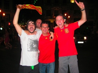 Illustration for article titled A Gallery Of Happy Spaniards Yelling And Burning Stuff (UPDATES)
